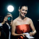 celebrities autograph paparazzi