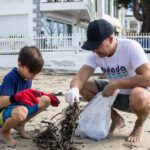 fodada kidscholly picking up trash on the beach
