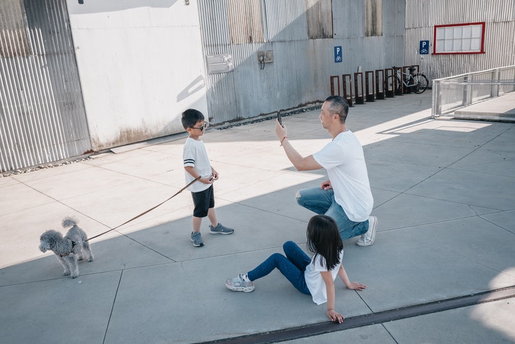 would you let a stranger take a photograph of your child